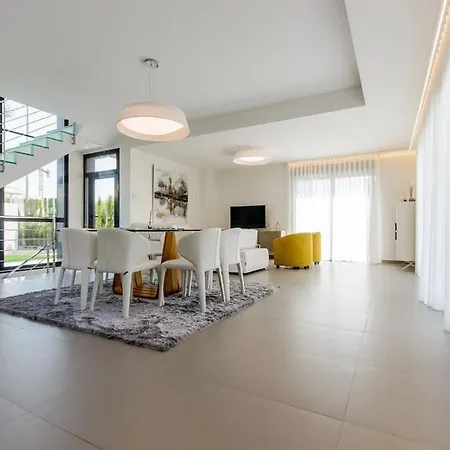 Casa Cabrera Deluxe Apartment *